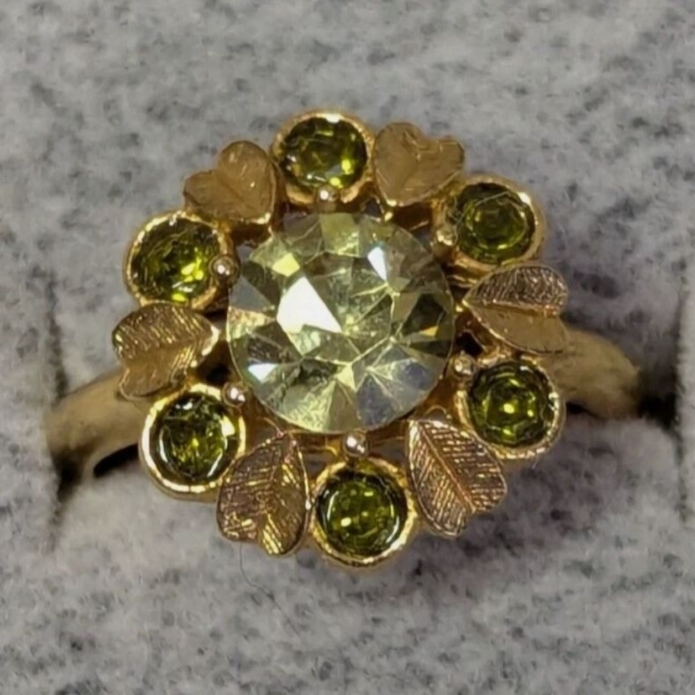 70s Vintage Avon Peridot Rhinestone Cluster Ring